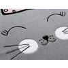 Posnetek dekliške otroške preproge Happy Cat v sivi barvi in v več dimenzijah.